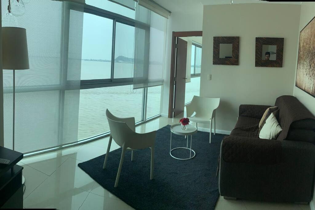 Apartamento Vista Al Rio Puerto Santana Riverfront 1 Guayaquil Exterior photo