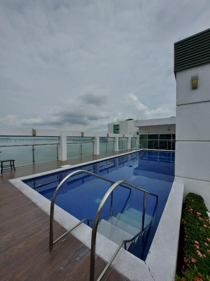 Apartamento Vista Al Rio Puerto Santana Riverfront 1 Guayaquil Exterior photo